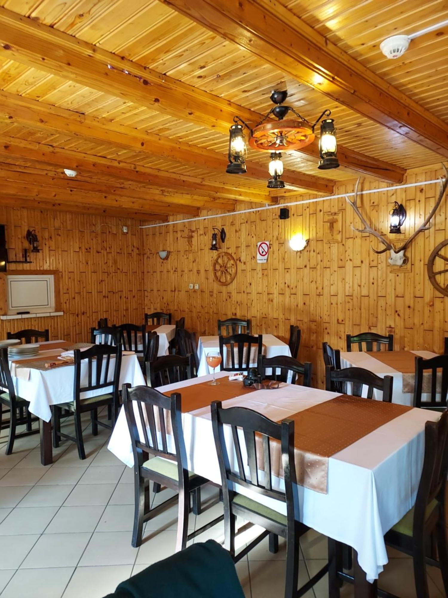 Pensiunea La Taverna Traisteni Exterior photo