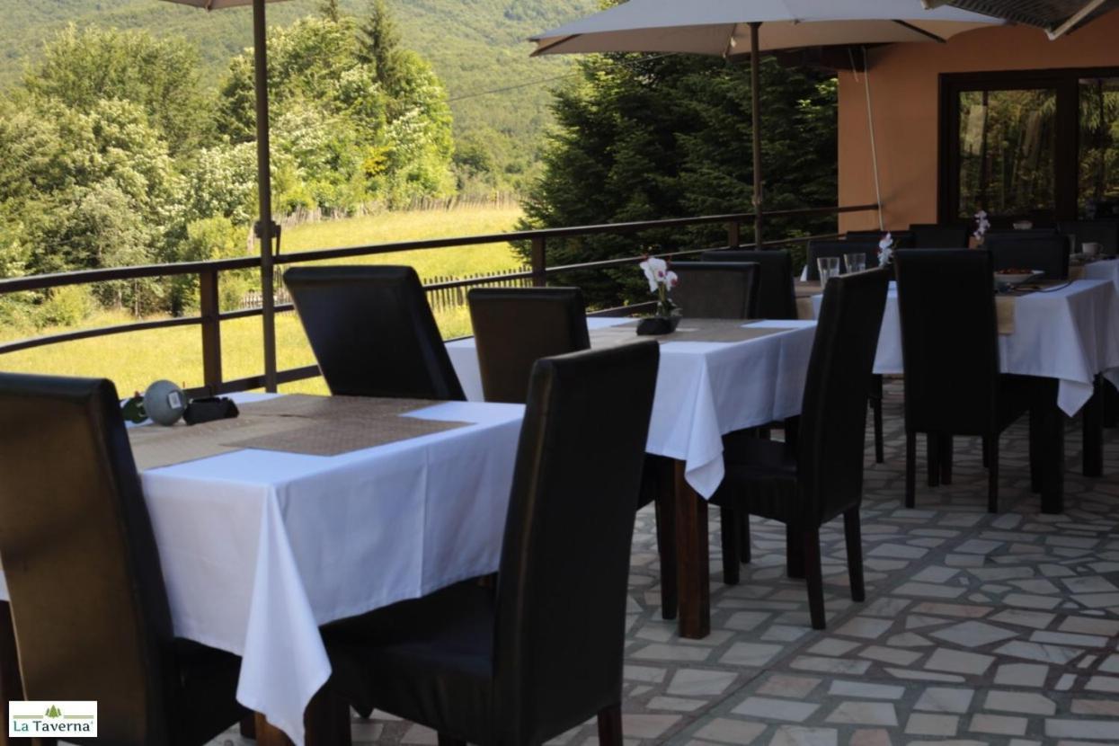 Pensiunea La Taverna Traisteni Exterior photo