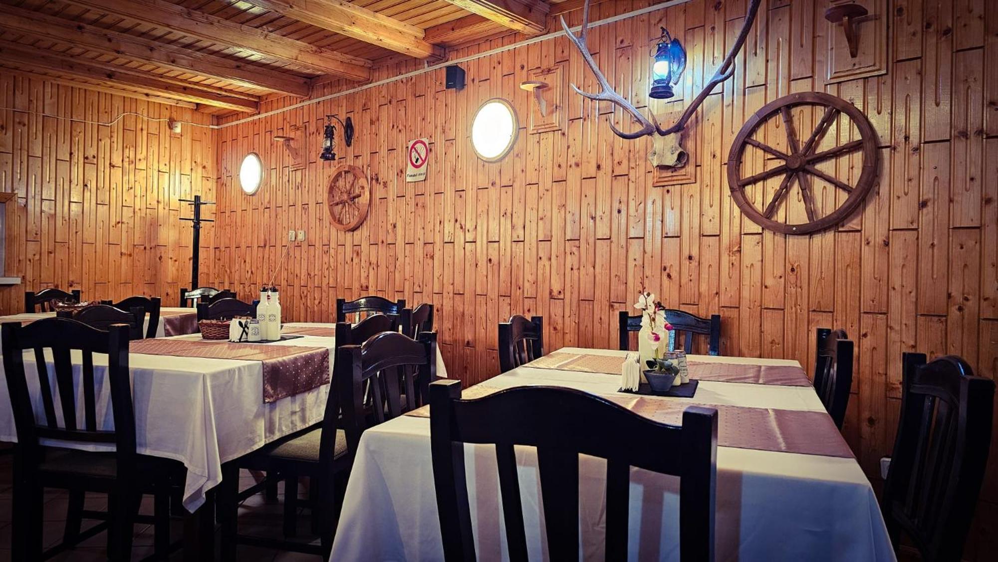 Pensiunea La Taverna Traisteni Exterior photo