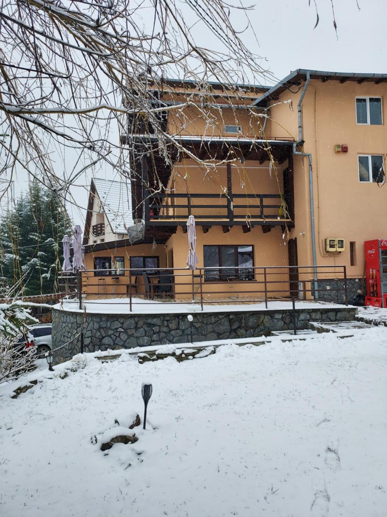 Pensiunea La Taverna Traisteni Exterior photo